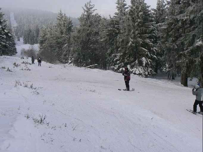 A polští lyžaři cestu v zimě využívali