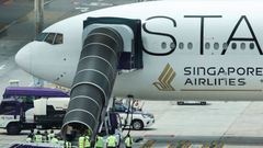 Letadlo Singapore Airlines, které se dostalo do silných turbulencí. Při incidentu zemřel pasažér.