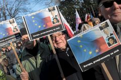 V Polsku je kvůli novele ústavy ohrožena vláda práva, konstatuje zpráva pro Evropskou radu