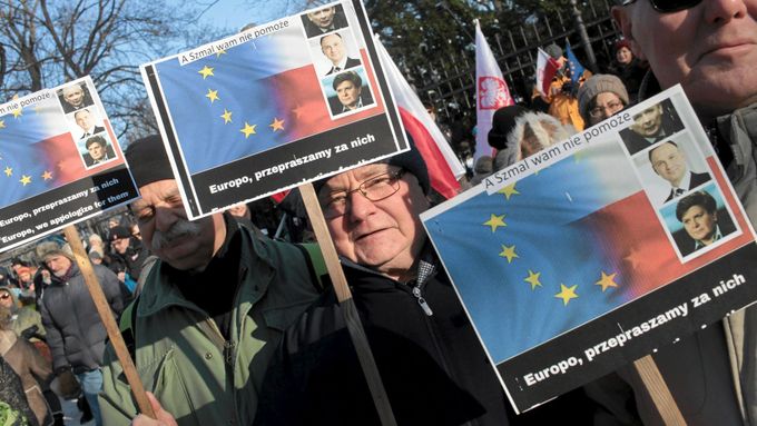 Kroky polské vlády vyvolávají protesty i doma.