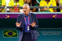 Trenéra brazilských fotbalistů přepadli. Čelil i urážkám kvůli vyřazení na MS