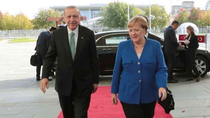 Setkání tureckého prezidenta s německou kancléřkou.