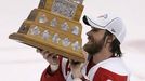 Henrik Zetterberg s Conn Smythe Trophy pro nejlepšího hráče play off (2008)