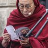 Dalajláma v Praze – přivítání na Hradčanském náměstí