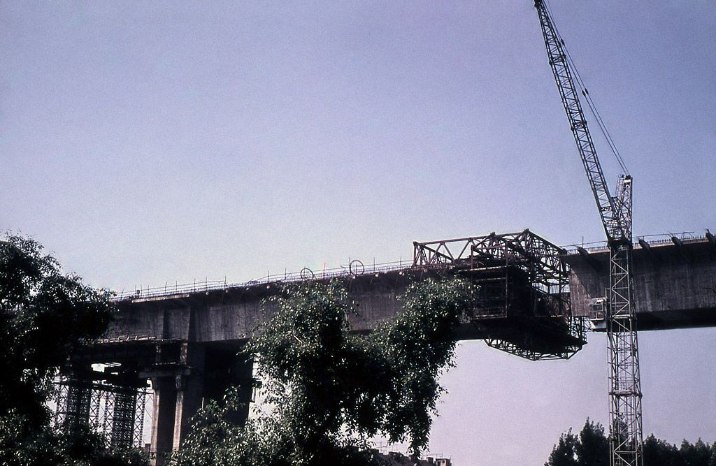 Obrazem: Unikátní fotografie z historie stavby Nuselského mostu / rok 1969