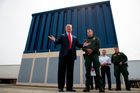 Trump zatím nemůže stavět zeď u Mexika z peněz ministerstva obrany, zakázal to soud
