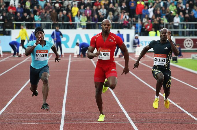 Zlatá tretra 2013: Mike Rodgers vlevo, Asafa Powell uprostřed a Kim Collins