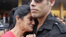 Niurka Gonzalez (L), cries while saying goodbye to her son Luis Salgado, nicknamed Chucho, as he prepares to board a flight to Miami, outside the Havana airport terminal March 13, 2013. Chucho was granted a U.S. visa based on his father's status as legal resident in Texas, and he was reunited in Miami with his father, Jesus Salgado, who had escaped Cuba on a frail boat ten years earlier. The Salgados are among many Cubans taking advantage of Cuba's new travel policy in place since last January, which allows citizens to leave the country with just a passport and no need for much-hated exit visas required since 1961. Picture taken March 13, 2013. REUTERS/Desmond Boylan (CUBA - Tags: POLITICS SOCIETY TPX IMAGES OF THE DAY) Published: Dub. 11, 2013, 1:08 odp.