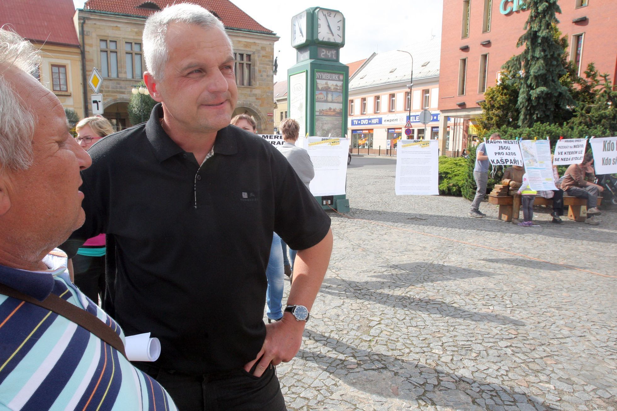 Demonstrace proti smradu v Nymburce