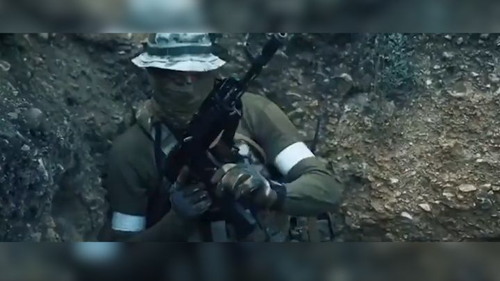 Rusové si v zákopech vybírají město svých snů. Sliby ruské armádní jsou ale absurdní