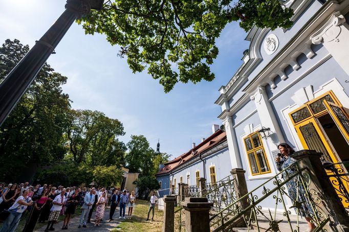 Galerie Benedikta Rejta v Lounech znovuotevřela Pamětní síň Emila Filly na zámku Peruc.