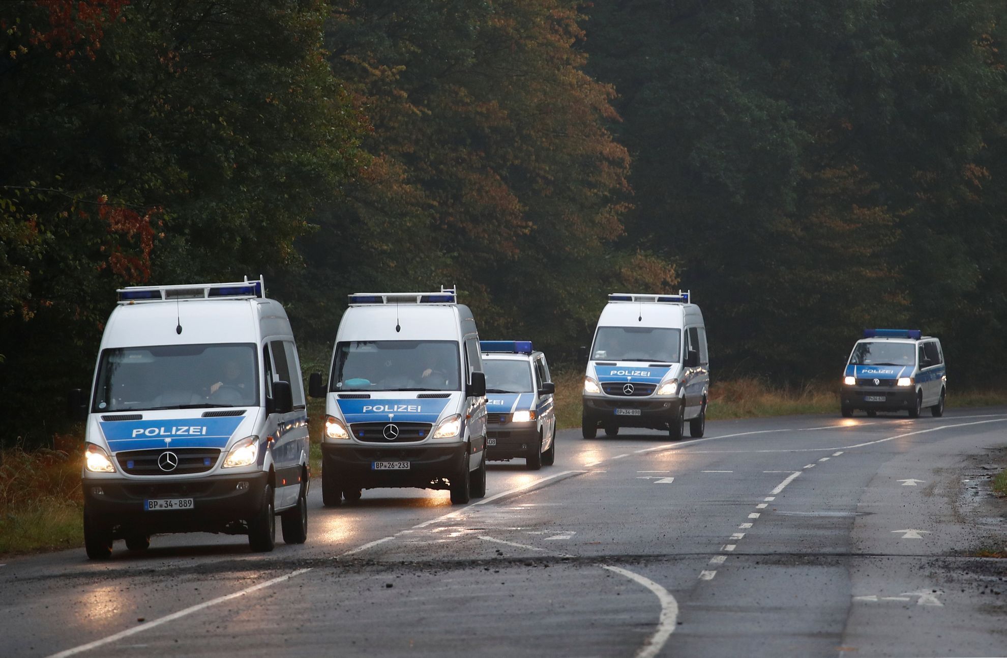 Německá policie začala s vyklízením lesa u uhelného dolu.