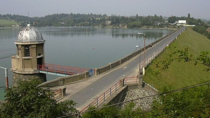 Plumlovská přehrada je nyní vypuštěná. Voda se do ní vrátí koncem roku 2012.