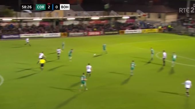 fotbal, Irský pohár 2018/2019, Cork - Bohemians, gól Iana Morrise z půlky hřiště