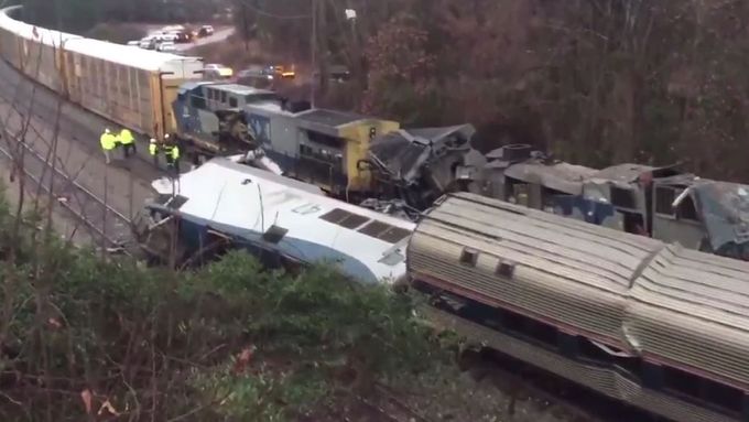 Tragická srážka dvou vlaků: Nejméně dva lidé zemřeli, zraněných je více než sto