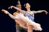 Tamara Rojová (vpravo) a Carlos Acosta. Právě na vystoupení Acosty je Kuba nejvíc zvědavá. Acosta, který je sólistou Royall Ballet, pochází z Kuby.
