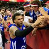 basketbal, MS 2019, Česko - Turecko, Blake Schilb slaví s fanoušky vítězství a postup
