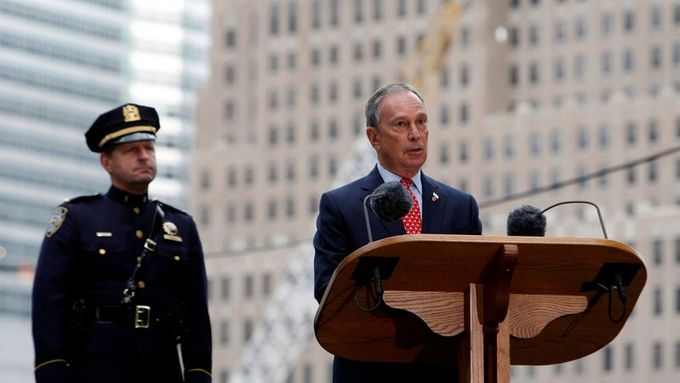 Michael Bloomberg se stal starostou New Yorku v roce 2002. Jedním z jeho hlavních cílů bylo obnovení stavby na místě World Trade Center zničeného při teroristických útocích 11. září 2001.