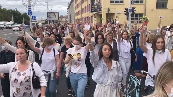 V Bělorusku se hnutí žen staví aktivně na odpor proti brutalitě bezpečnostních složek