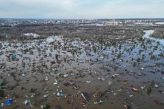 Situace v zaplaveném Orenburgu je už mimořádně nebezpečná, úřady začaly s evakuací