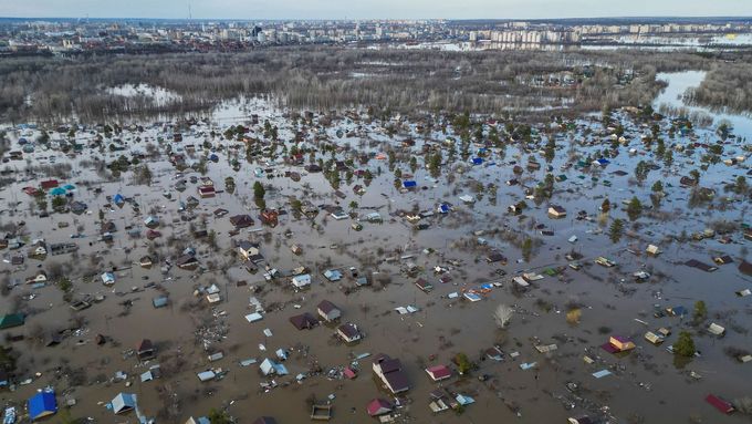 V celé Orenburské oblasti už voda zaplavila téměř 12 tisíc obytných domů.