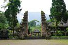 Bali rozčílil dánský turista sedící na svatyni. Nevhodného chování v chrámech přibývá