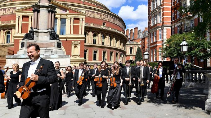 Londýnský Royal Philharmonic Orchestra do Prahy dorazí 14. září s dirigentem Vasilijem Petrenkem.