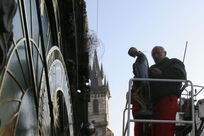 Smrt sestupuje na Staroměstské náměstí