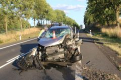 Řidič osobního auta zemřel po střetu s kamionem u Třeboně