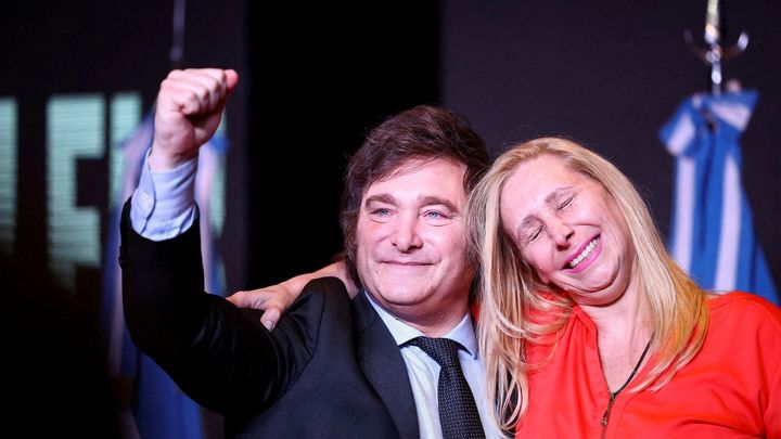 Argentinský prezident chce šokem uzdravit ekonomiku. Devalvoval měnu a škrtl podpory
