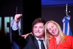 Argentinský prezident chce šokem uzdravit ekonomiku. Devalvoval měnu a škrtl podpory