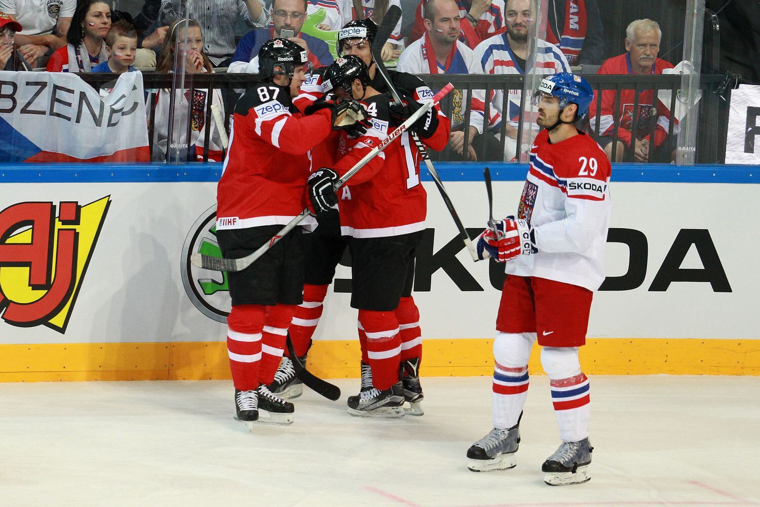 MS 2015, SF Česko-Kanada: Kanada slaví gól na 0:1; smutný Jan Kolář (29)