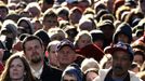 Audience members wait for the arrival on stage of U.S. President Barack Obama at State Capitol Square in Concord, New Hampshire, November 4, 2012. REUTERS/Larry Downing (UNITED STATES - Tags: POLITICS ELECTIONS USA PRESIDENTIAL ELECTION) Published: Lis. 4, 2012, 8:29 odp.