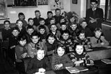 Jan Palach na základní škole (ve třetí řadě uprostřed).