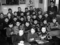 Jan Palach na základní škole (v předposlední řadě čtvrtý zleva)