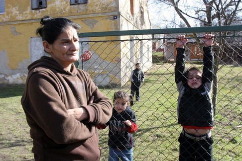 Roma families evicted from Vsetín two years ago by former mayor Jiří Čunek are living in tumble-down and damp houses that nobody comes to repair.  So they decided not to pay rent anymore. Jiří then became the Minister of Regional Development, but he quit after numerous scandals. Now he is back in power again.