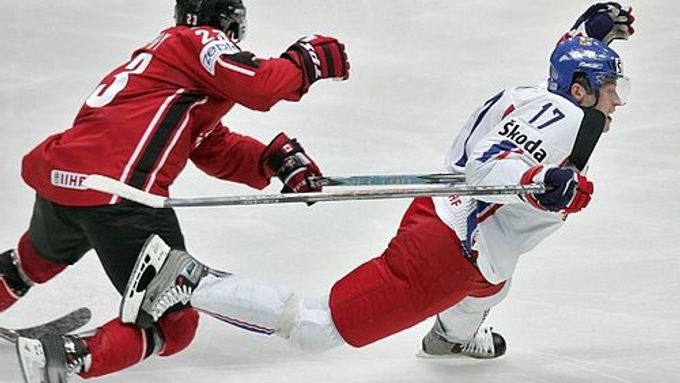 Hokejisté proti Kanadě vydřeli účast v play off