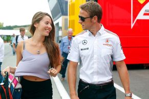 FOTO F1 v Maďarsku: Jessica, Jenson a hračička Lewis