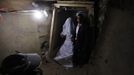 ¨ Palestinian groom Emad al-Malalha, 21, walks with Manal Abu Shanar, 17, his Egyptian bride inside a smuggling tunnel beneath the Gaza-Egypt border in the southern Gaza Strip March 21, 2013. Al-Malaha, who said that his bride was not given a permit from Egyptian authorities to enter the Gaza Strip, brought her from neighboring Egypt through a smuggling tunnel to celebrate his wedding in his native Gaza Strip. REUTERS/Ibraheem Abu Mustafa (GAZA - Tags: POLITICS SOCIETY TPX IMAGES OF THE DAY) Published: Bře. 21, 2013, 6:13 odp.