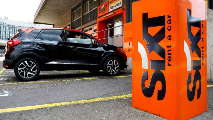 FILE PHOTO: The logo of German car rental company Sixt is seen in front of a branch office in Zurich, Switzerland, July 15, 2016.     REUTERS/Arnd Wiegmann/File Photo