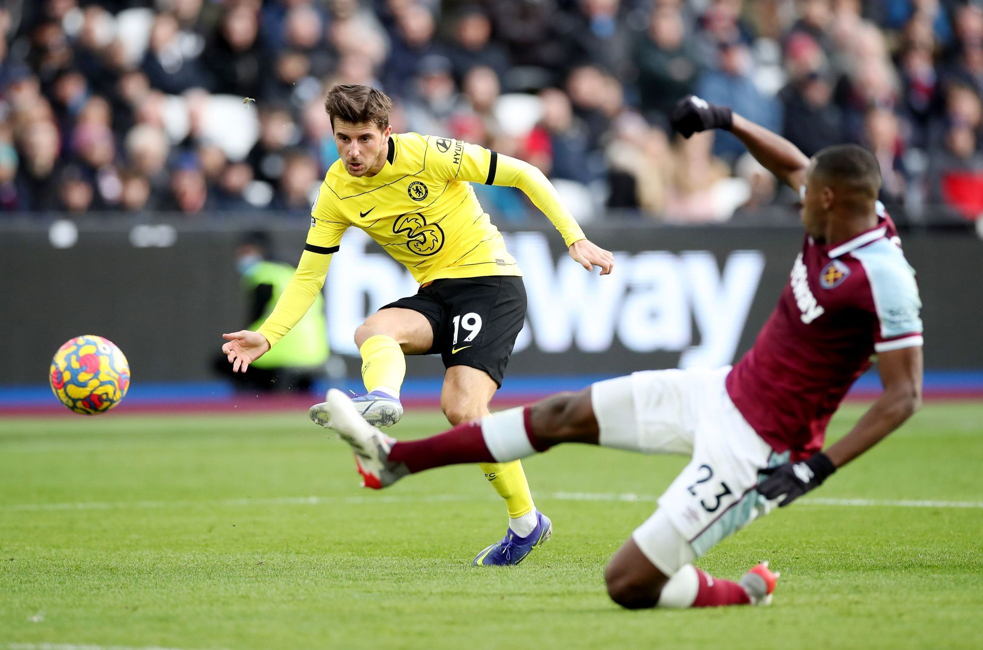 fotbal, anglická liga 2021/2022, Premier League - West Ham United v Chelsea, Mason Mount, gól