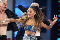Manchester udělil čestné občanství zpěvačce Arianě Grande. Ocenil její statečnost po atentátu