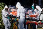 Ebola poprvé zabíjela v Evropě. Obětí je španělský kněz