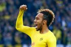Dortmund zvítězil ve vestfálském derby, Gebre Selassie skončil na nosítkách