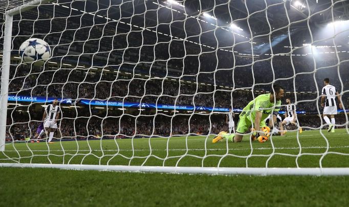 Finále LM, Real-Juventus: Ronaldo, gól na 1:0 - překonaný Buffon