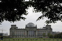 Německá poslankyně s vymyšleným vzděláním odstoupí, jakmile ji propustí z nemocnice