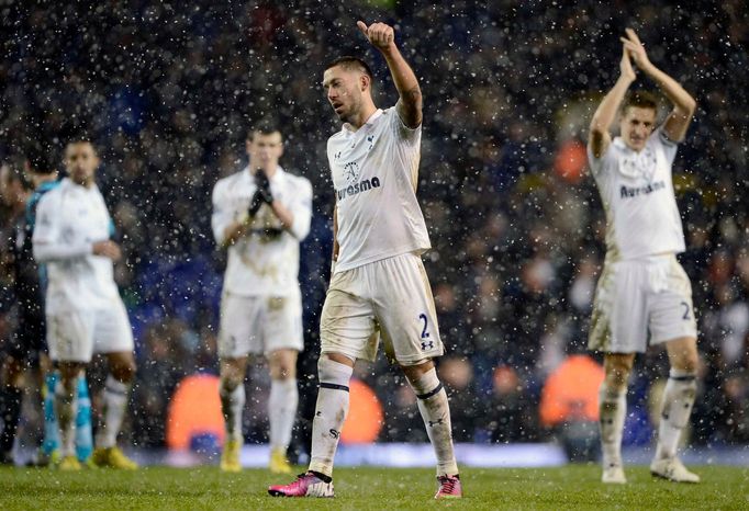 Dempsey v utkání Tottenham - Manchester United