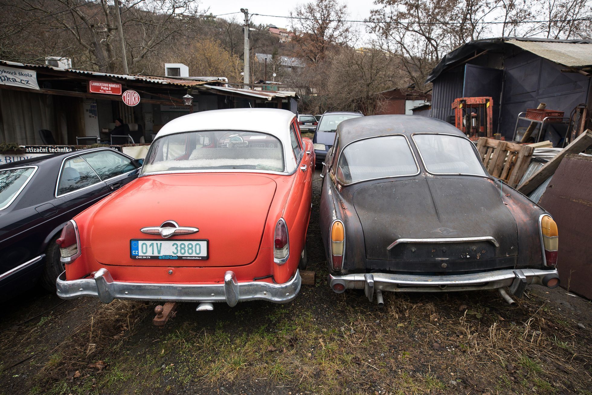 Opuštěné Tatry T613 a další auta, Na Kindlovce, vrakoviště, autodílna