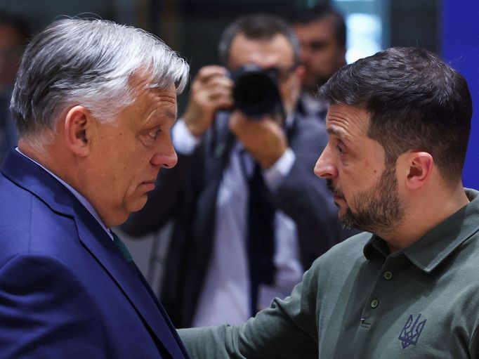 Viktor Orbán a Volodymyr Zelenskyj na summitu v Bruselu.