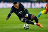 4. Neymar, fotbal, Paris St. Germain - 2,28 miliardy korun.